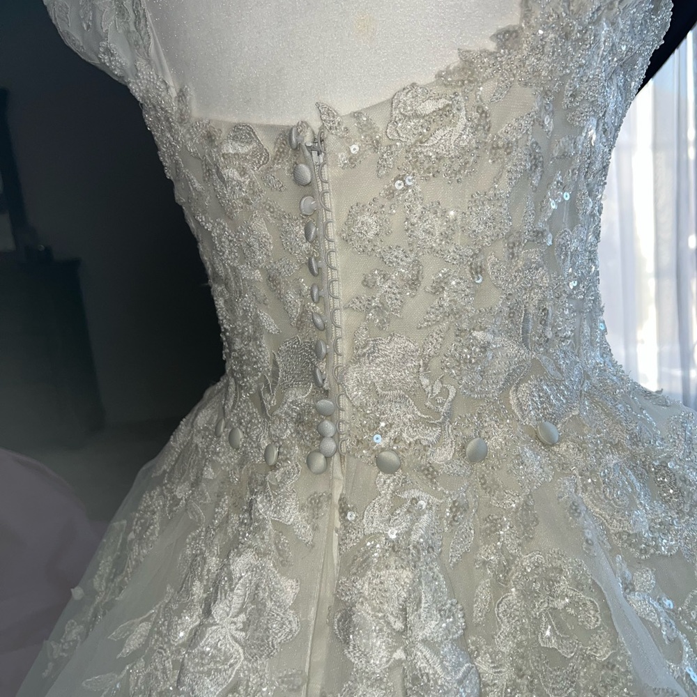 DEMETRIOS WEDDING DRESS - Picture 6 of 16